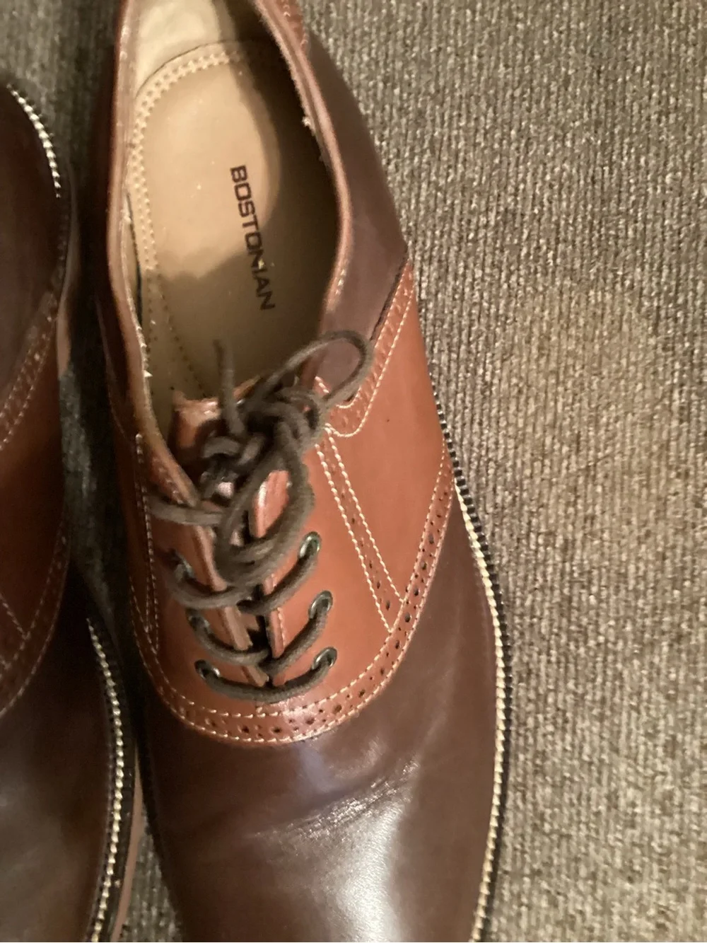 Bostonian men’s two tone brown men’s saddle Oxfords, size11